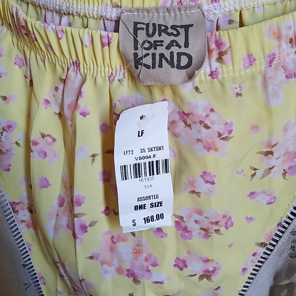 🌸Floral🌸 Mini Skirt - Picture 2 of 4